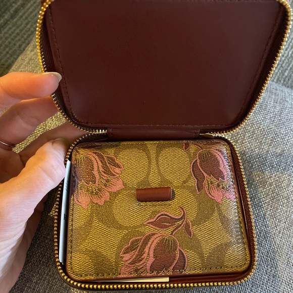 *SOLD*🎄Coach Jewelry Box - Picture 4 of 7